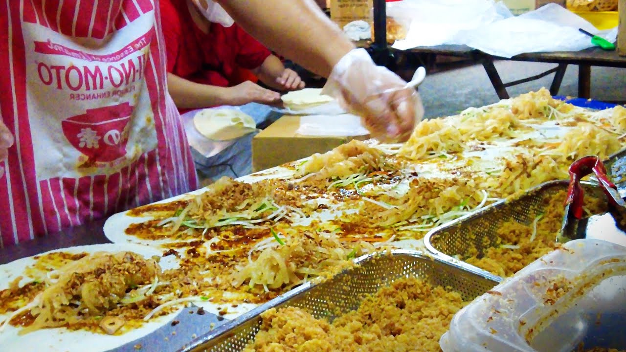 STREET FOOD in MALAYSIA!  [ Authentic Popiah ] NIGHT MARKET / Kuala Lumpur / Seri Kembangan