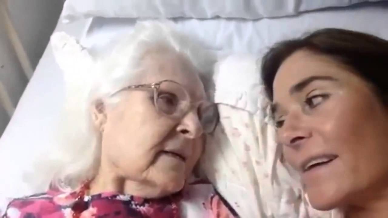 Watch heart-melting moment Alzheimer's patient recognises her daughter and says 'I love you'