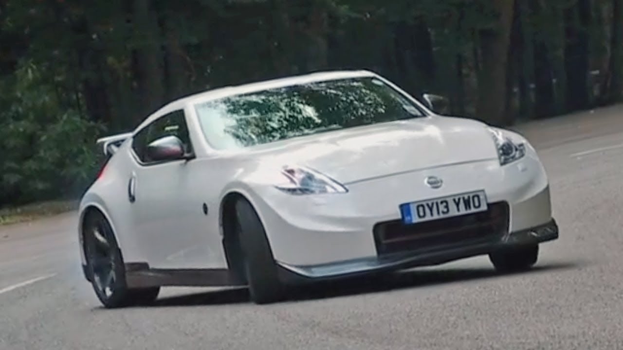Nissan 370Z Nismo vs The Snake - speed challenge