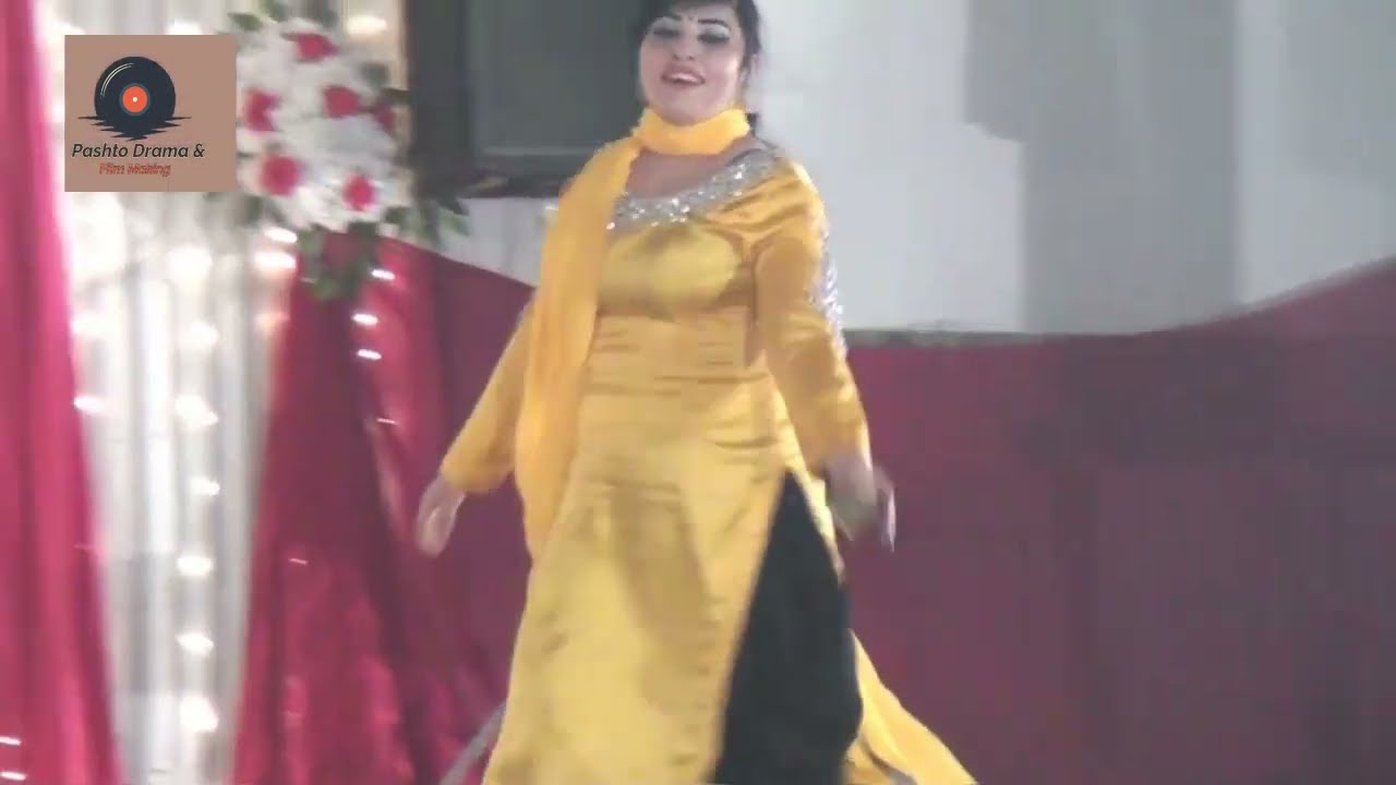 Maryam New Garam Dance In Peshawar Show