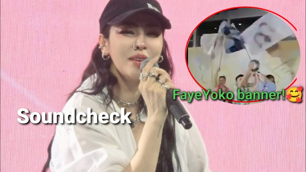 Faye and Yoko's photo banner was raised by fans at Faye's fan meet.