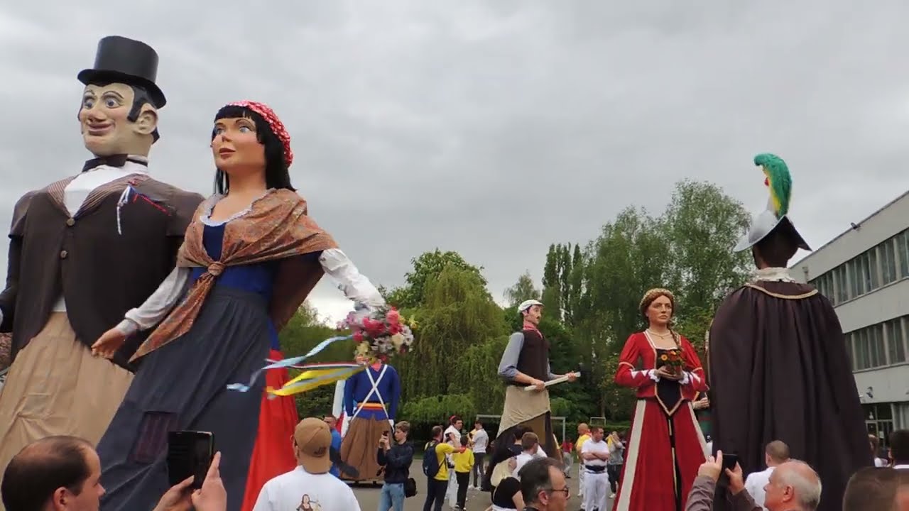 Cortège du 15e anniversaire du géant Tramasure à Lessines (43)