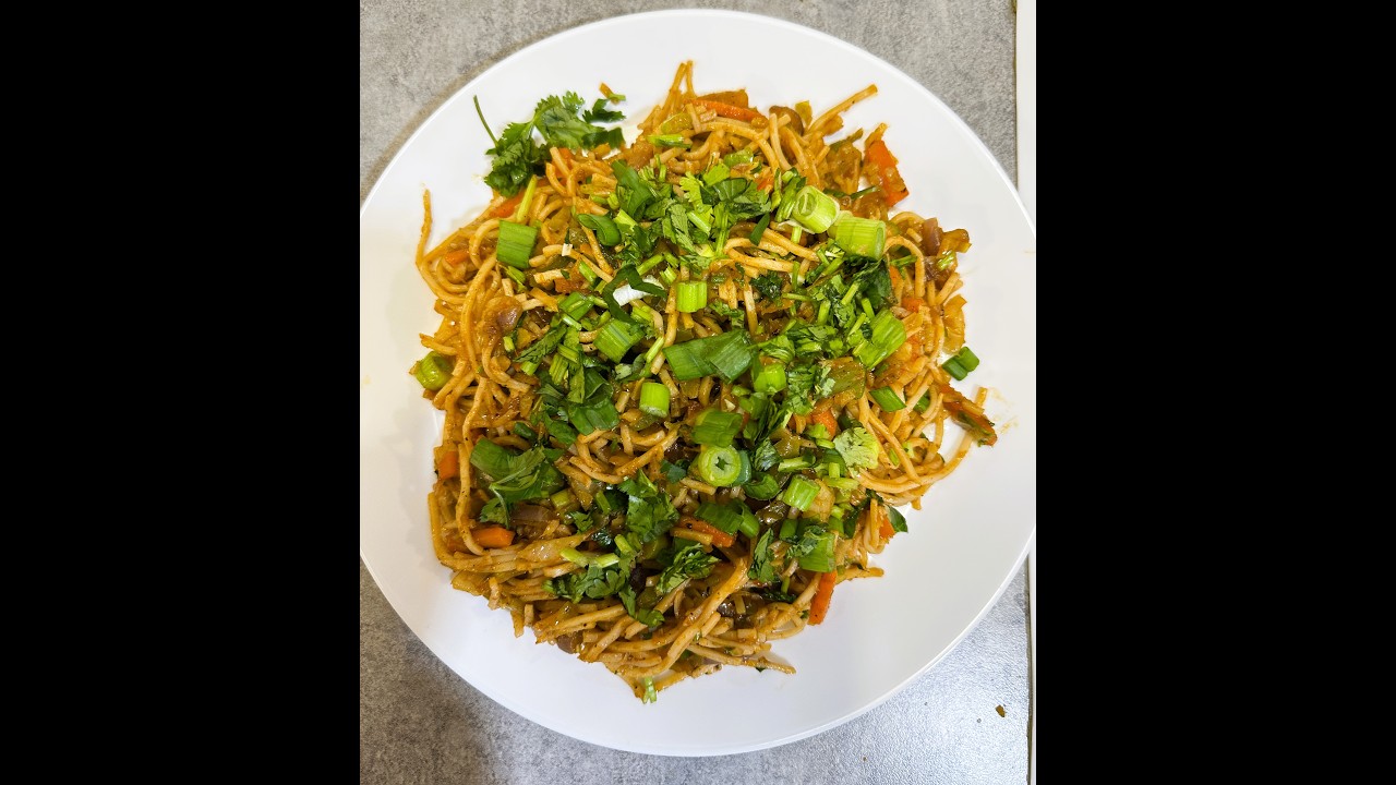 Thele Waala Veg Chowmein | Street-Side Style Yummy Noodles Recipe 🍜🌿