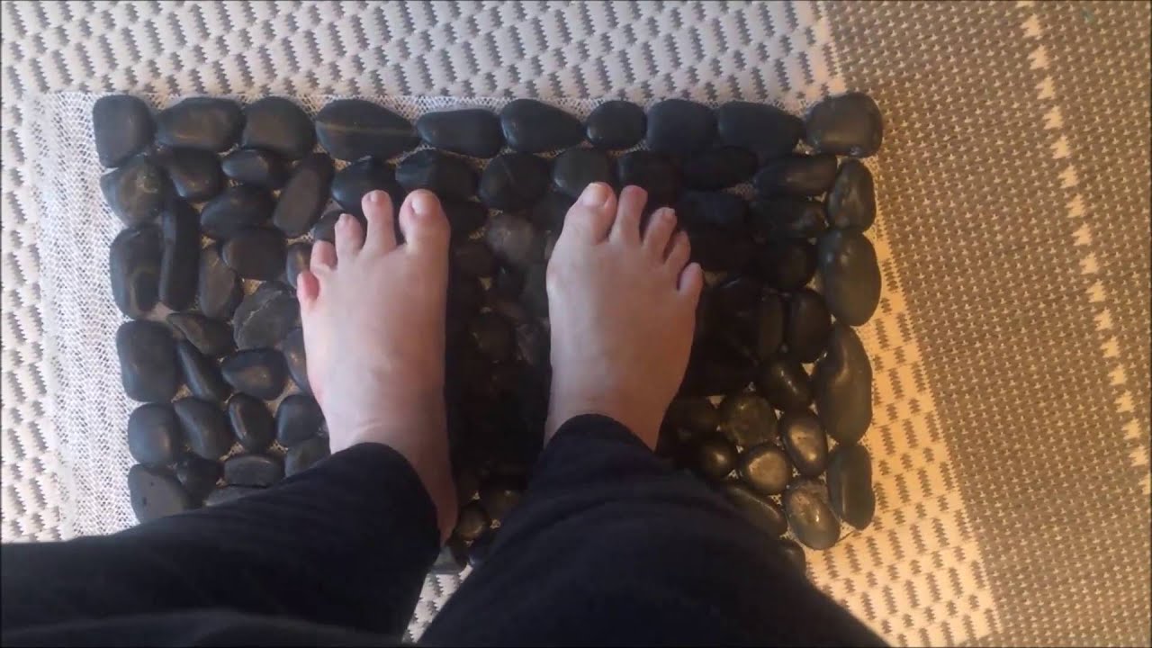 Dollar Tree river rock bath mat tutorial