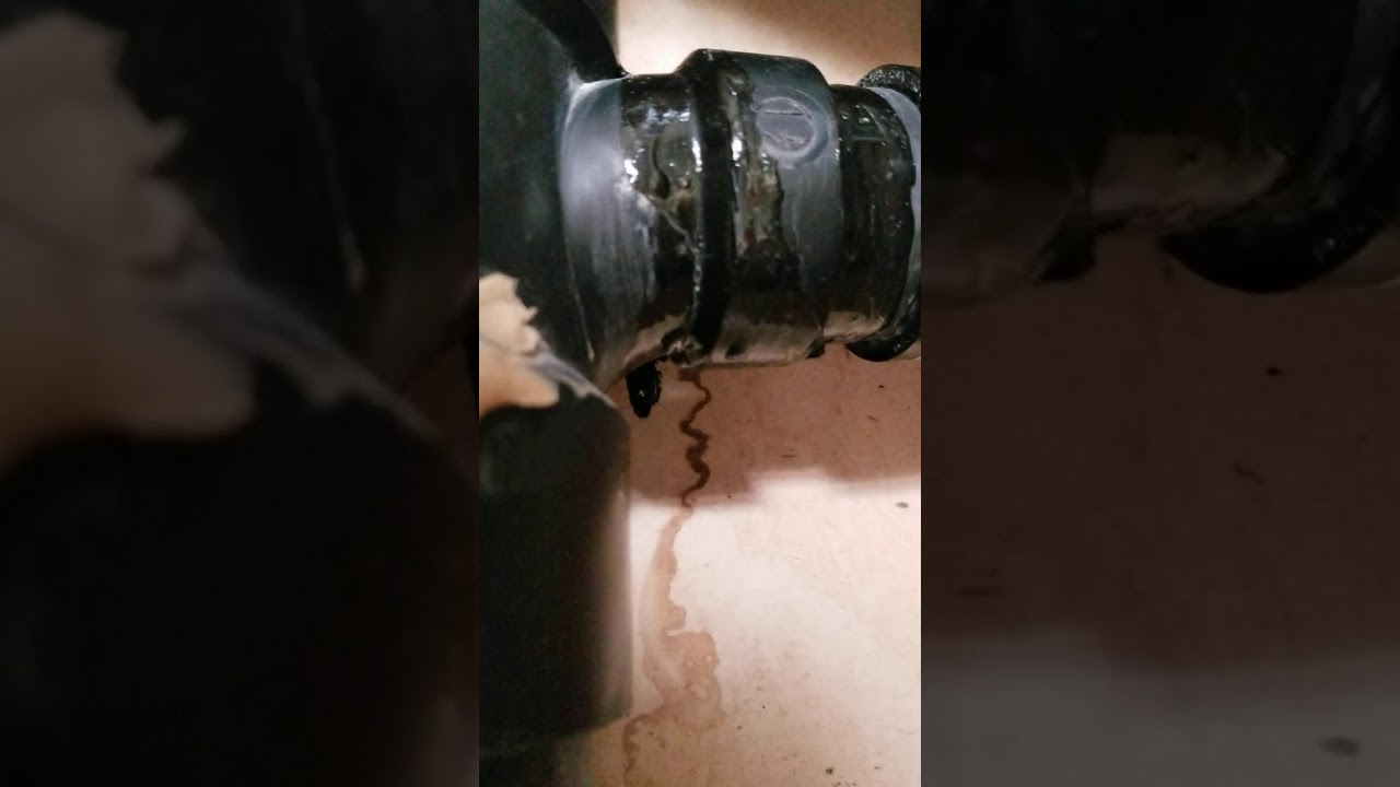 ABS drain pipe leak.  Crack at the T