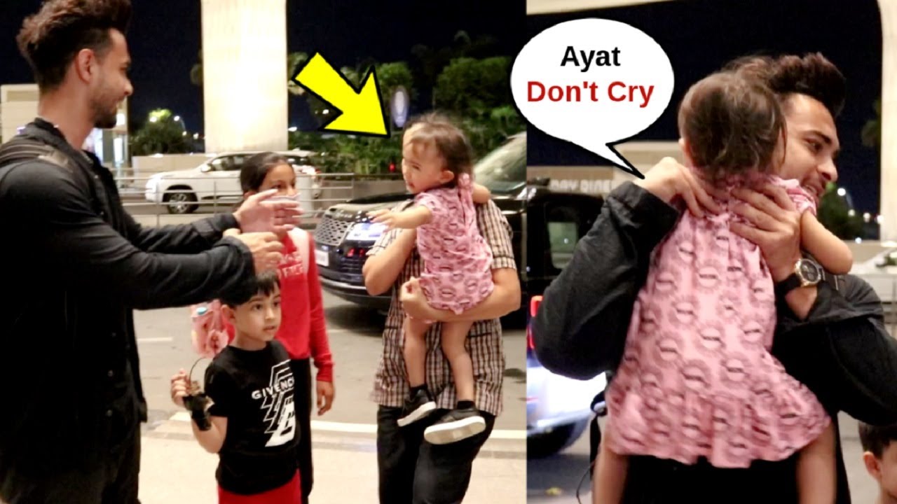 Aayush Sharma Daughter Ayat Sharma Crying At Airport