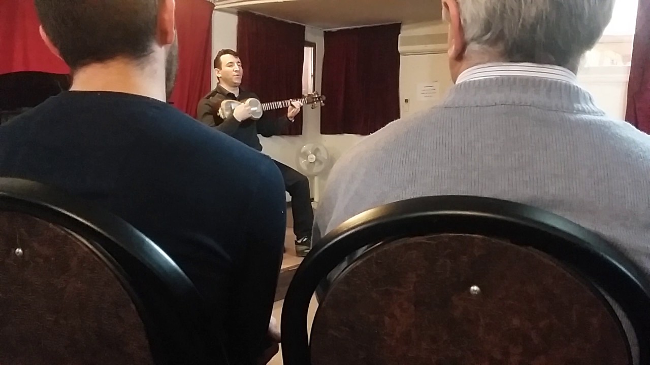 Azari tar musicisi