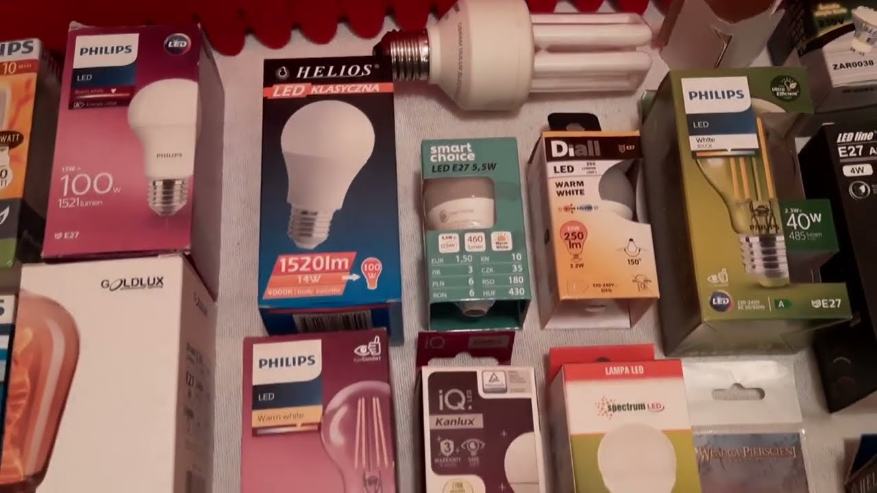 A: A collection of new and old lamps in LED packaging, CFL fluorescent sl and high-pressure lamps