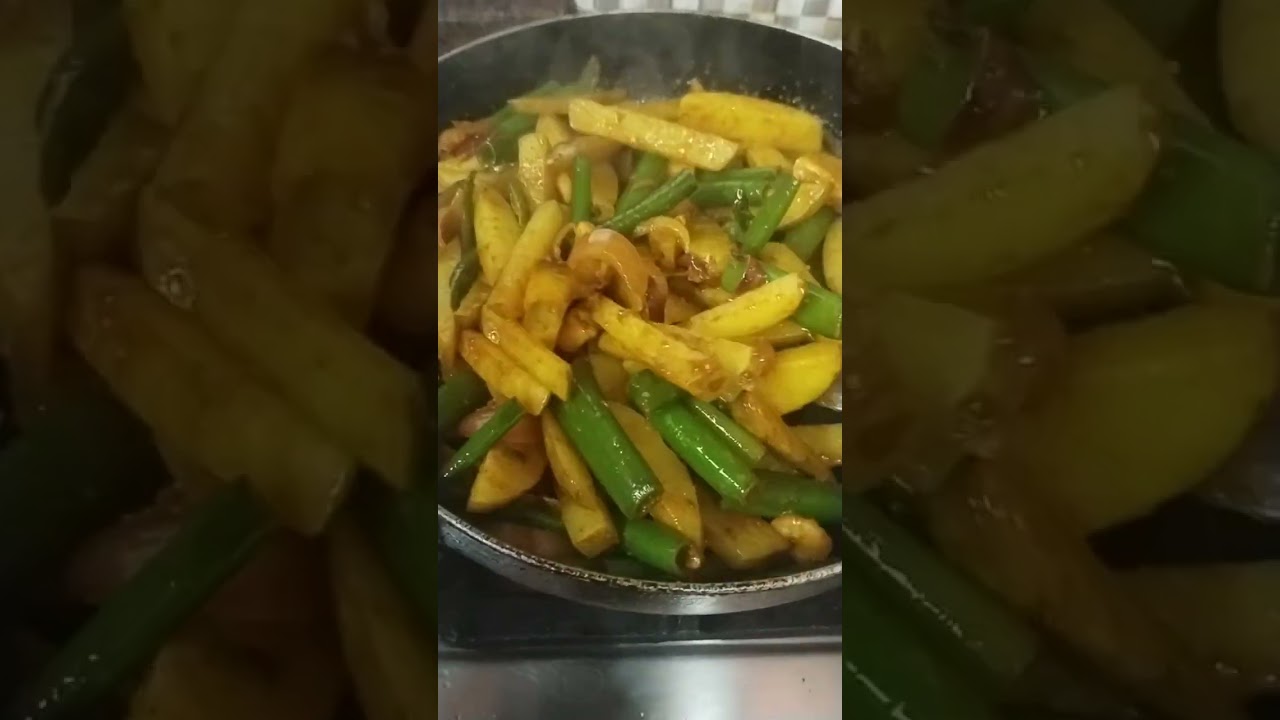 চিংড়ি মাছ দিয়ে পেয়াজকলি আলু দিয়ে একটু ভাজা ভাজা করেছি দুর্দান্ত টেস্টি একতলা ভাত  খাওয়া যাবে