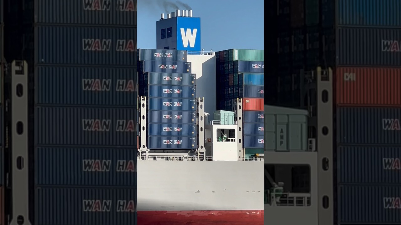 Large WAN HAI Container Ship