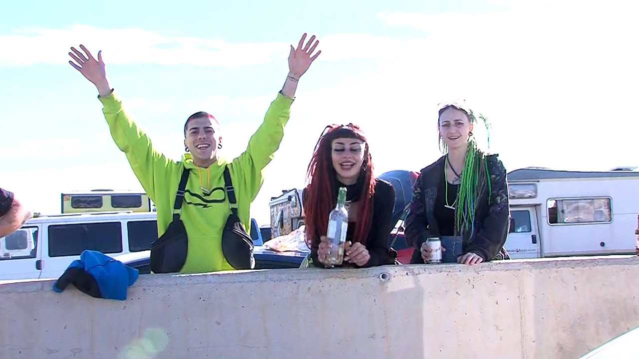 Asistentes de todas partes de Europa se concentran en una 'rave' en Fuente Álamo (Murcia)