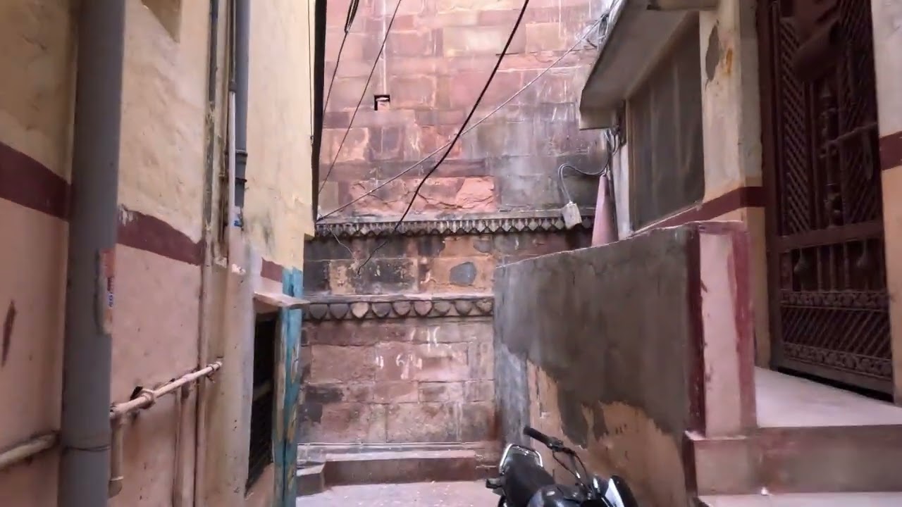 Reaching the most iconic temple of Varanasi | Bindu Madhav Temple and the dark history