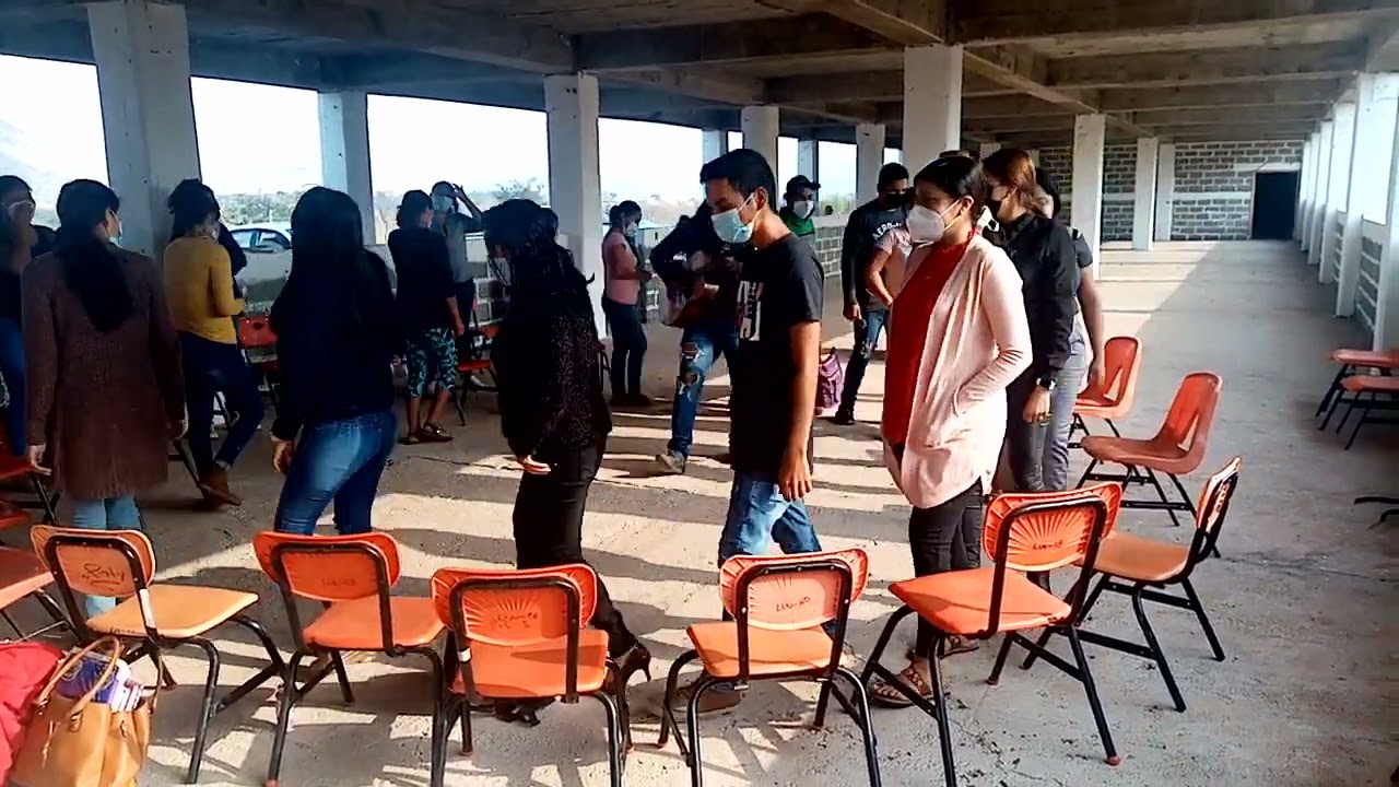 DIN&Aacute;MICA SILLAS LOCAS