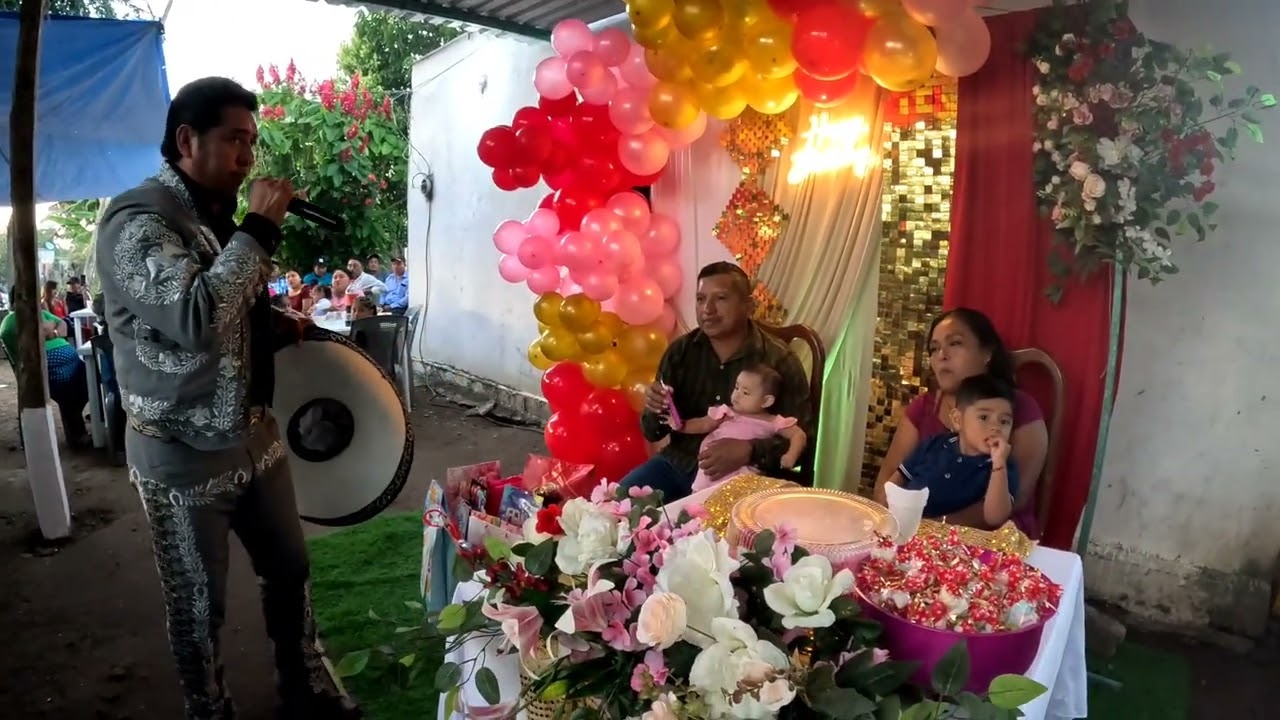 Jorge Notario cantante en Trinidad Malpica le hace falta un beso 