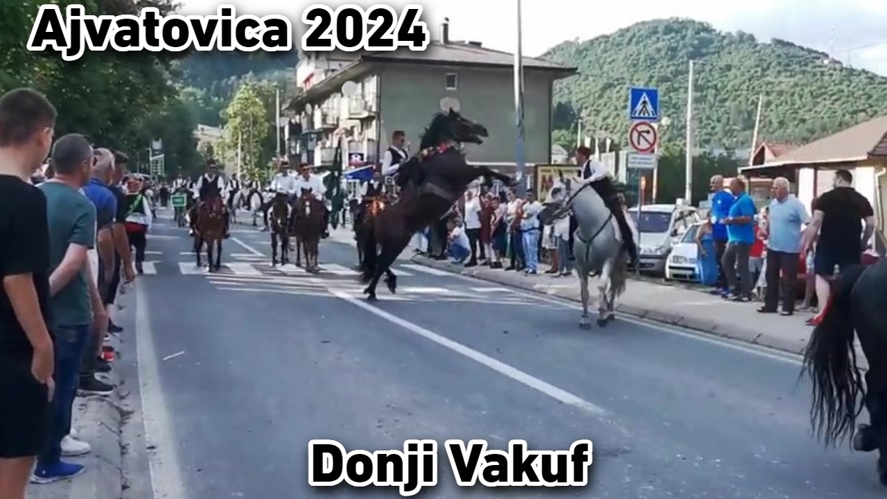 Defile 300 konjanika u Donjem Vakufu