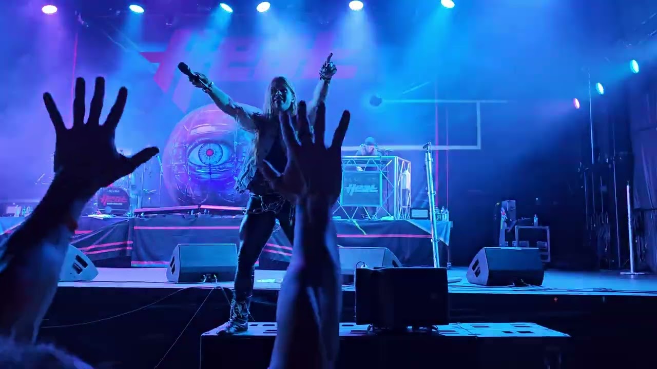 H.E.A.T - 1000 Miles (Live)