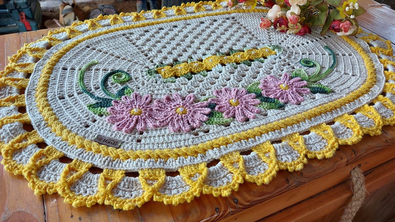 TAPETE OVAL COM FLOR MARGARIDA ,faça e se apaixone .