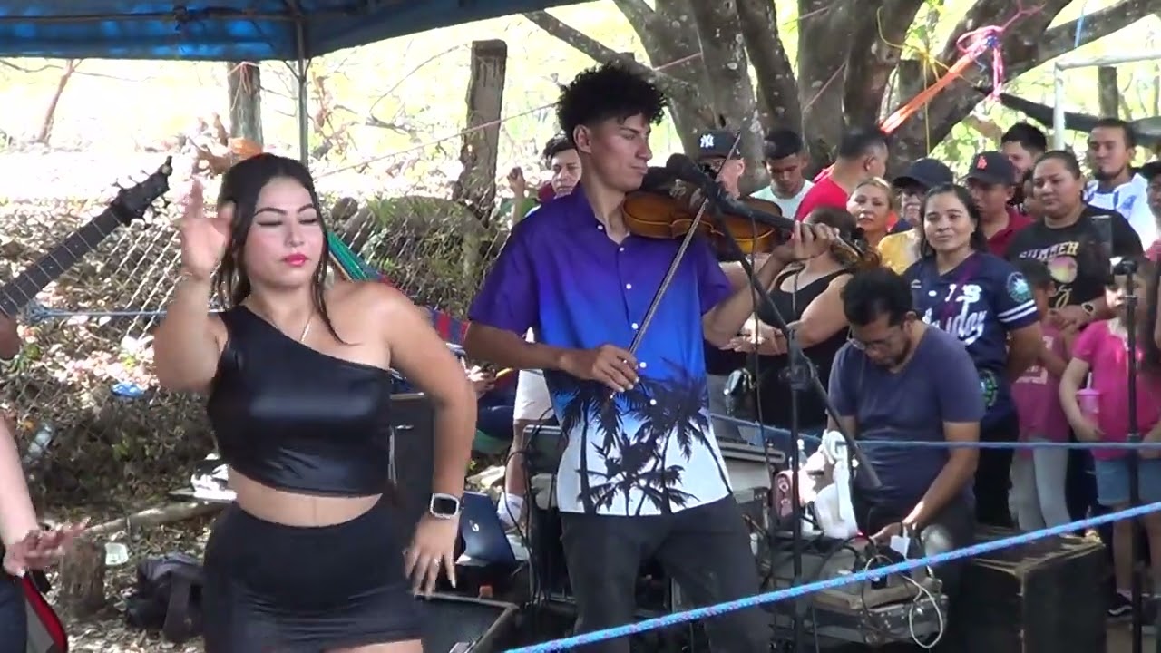 Ociel y su chanchona.💯🎻🇸🇻
