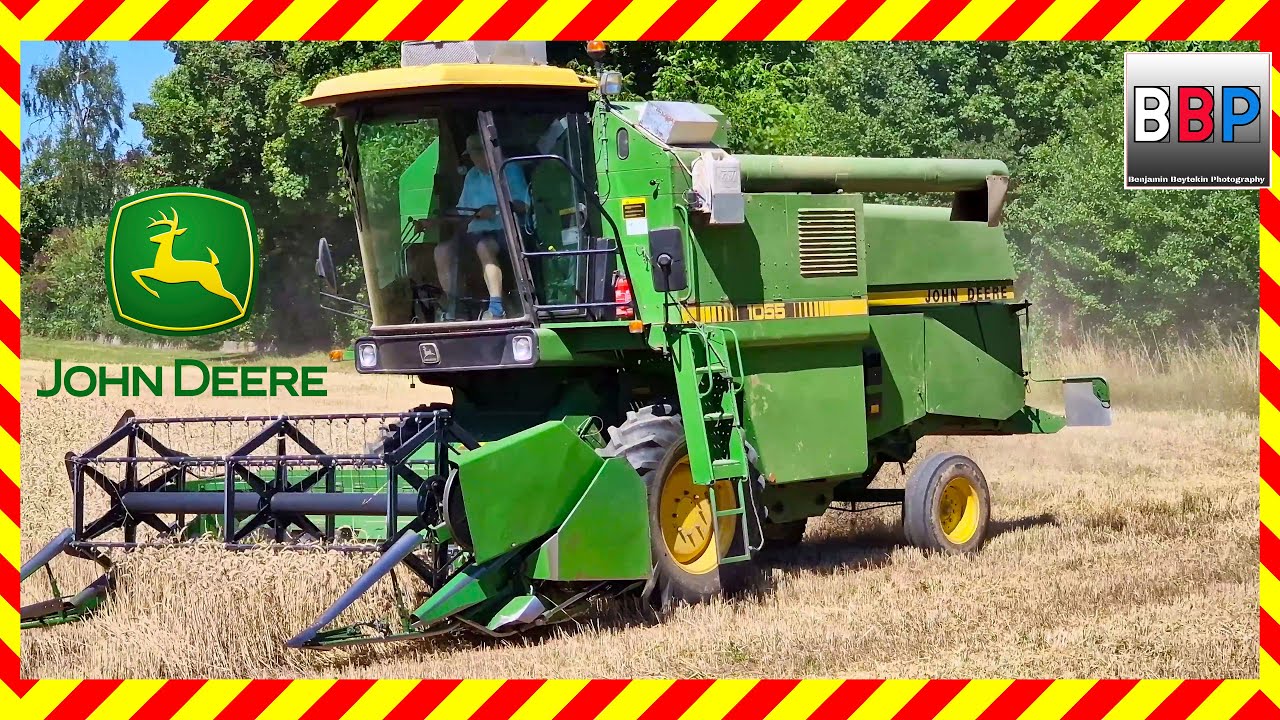 John Deere 1055, Weizenernte, Burgstetten, Germany, 19.07.2022.