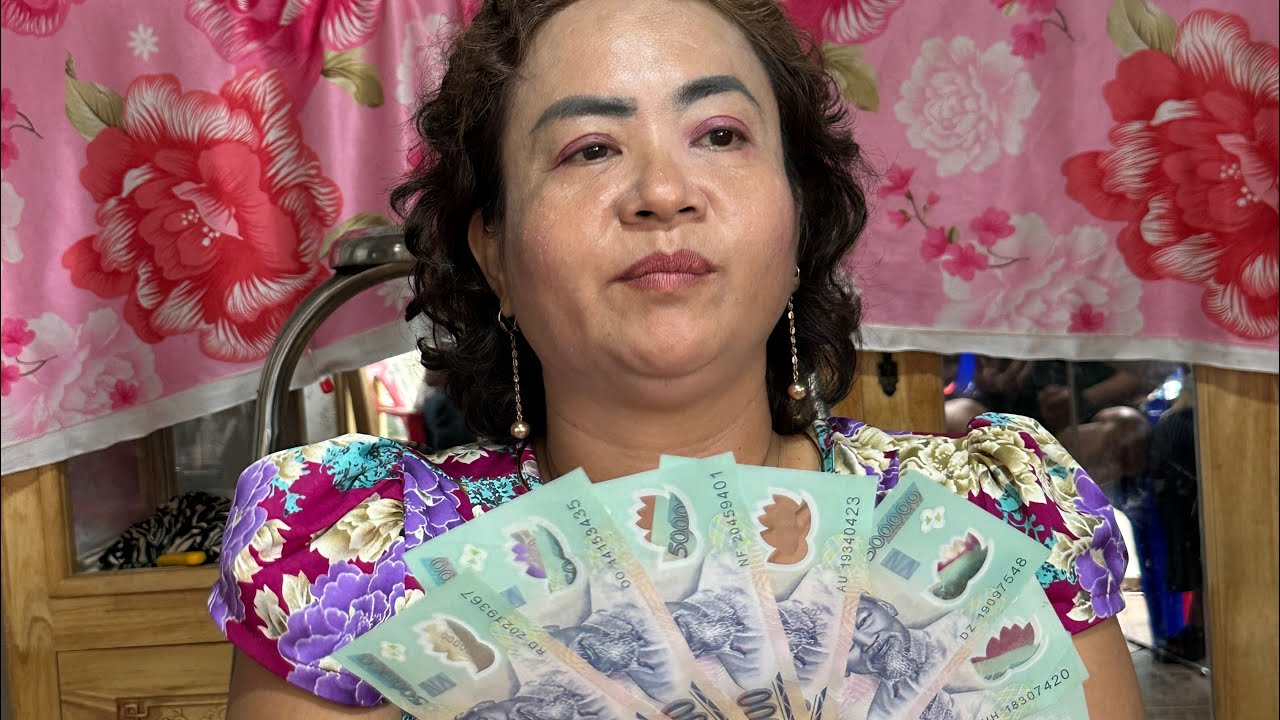 xuyến vui mừng nhận được hợp đồng đầu năm mới 