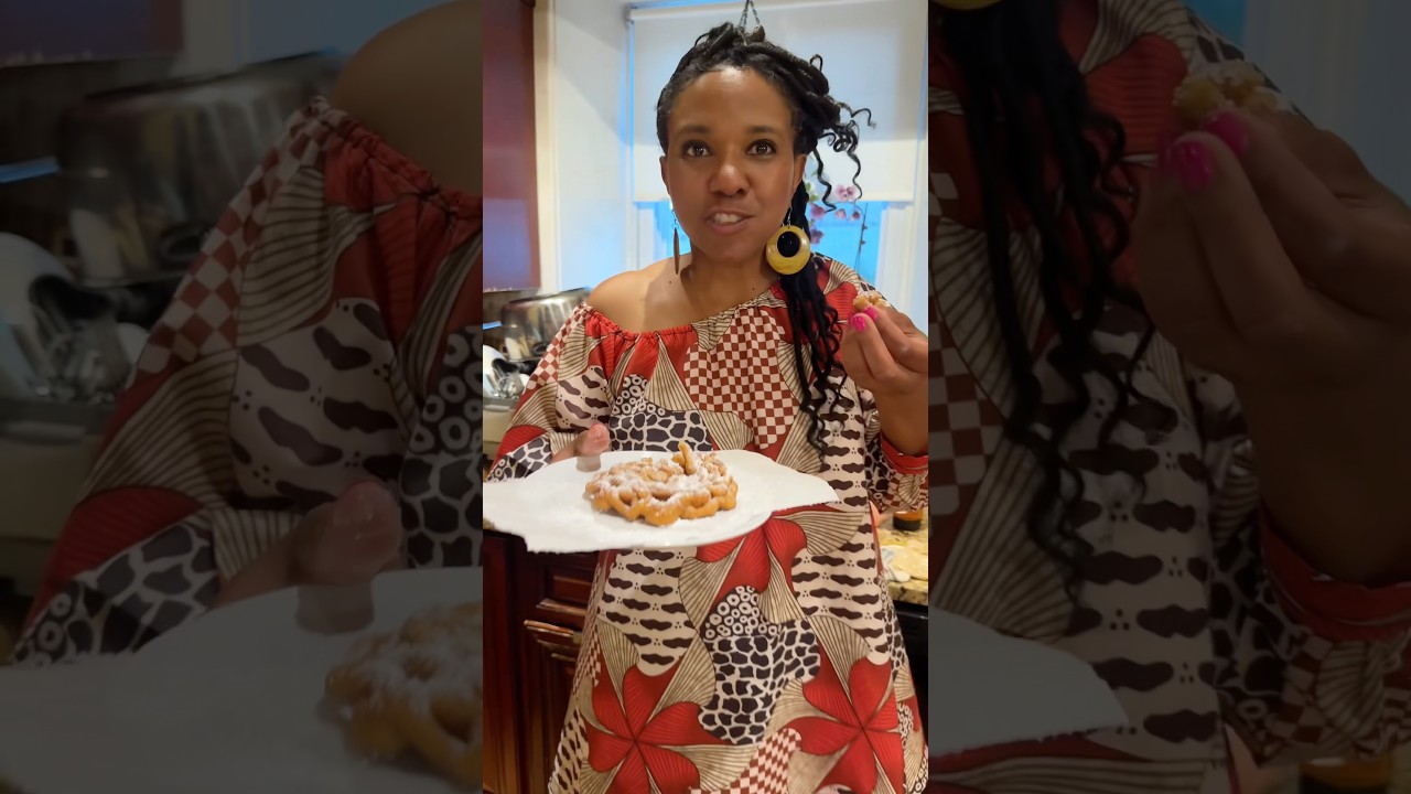 Easy Funnel cake recipe! Pancake mix, water, vegetable oil, sugar, vanilla extract #recipes #cake