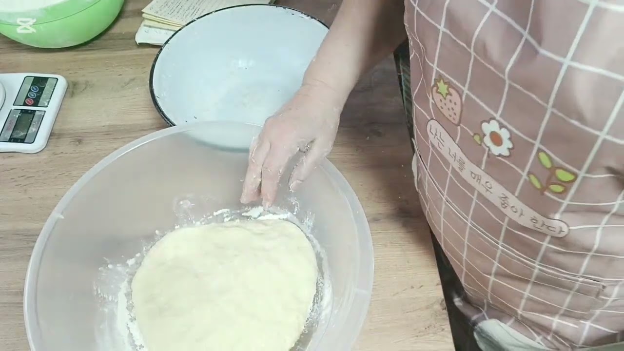 Сдобные пирожки с яблоками.