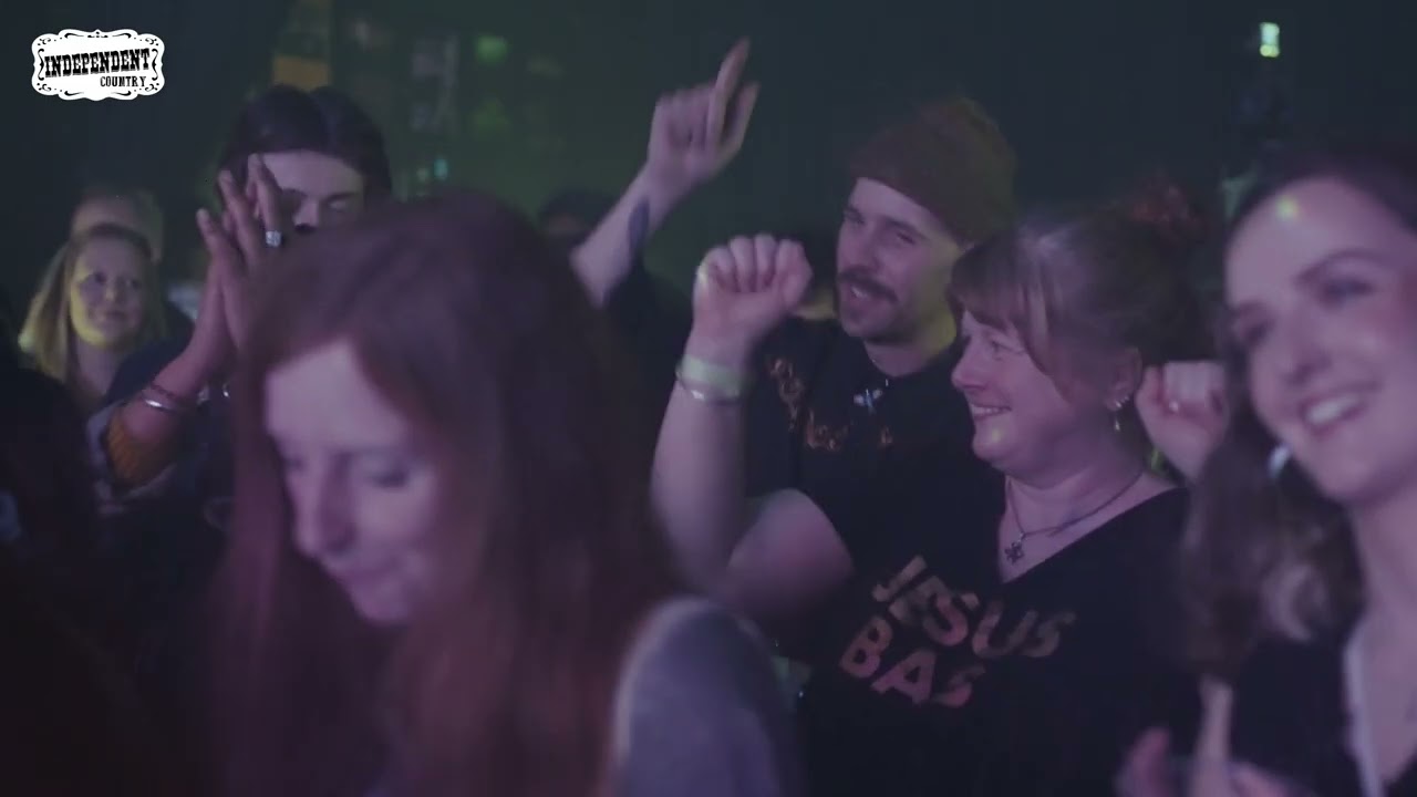 Independent Country - I Bet You Look Good On The Dancefloor