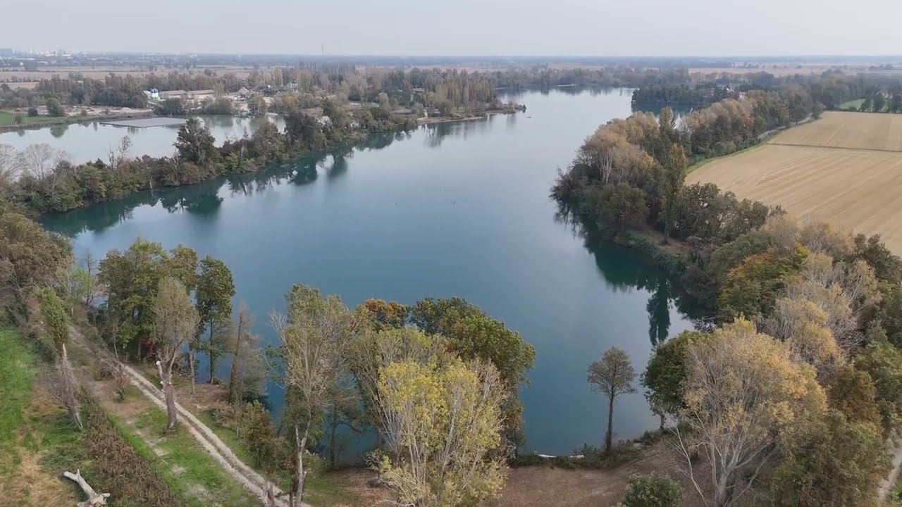 1932-4K-Lago Boscaccio di Gaggiano MI 19-10-2025 (Drone Flip)