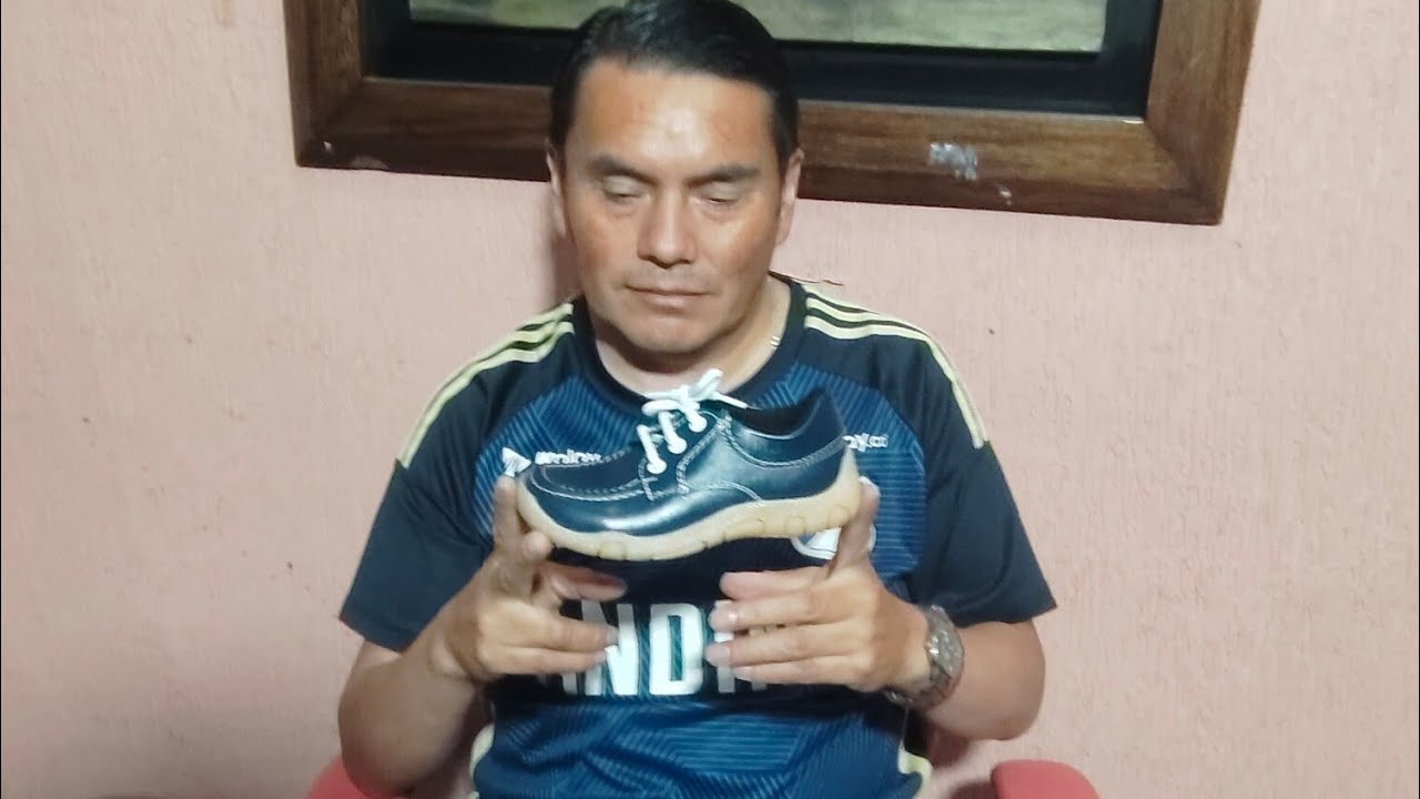 cómo se modelan  los mejores zapatos colegiales