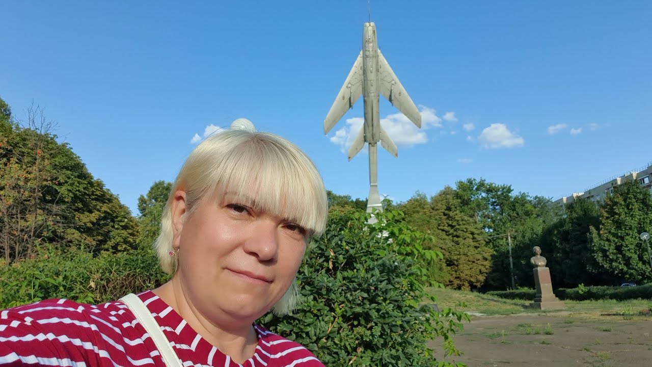 Красный Луч. Цены на рынке. Пруд высох. Дошли до самолёта. 12 банок варенья.