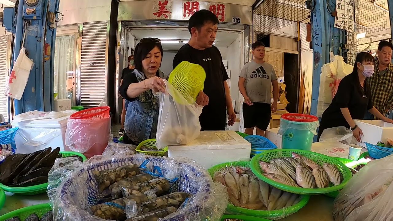 鮭魚切切切 龍王切鮭魚功力一流 #中彰海王子 #第五市場 #海鮮叫賣 #海鮮拍賣