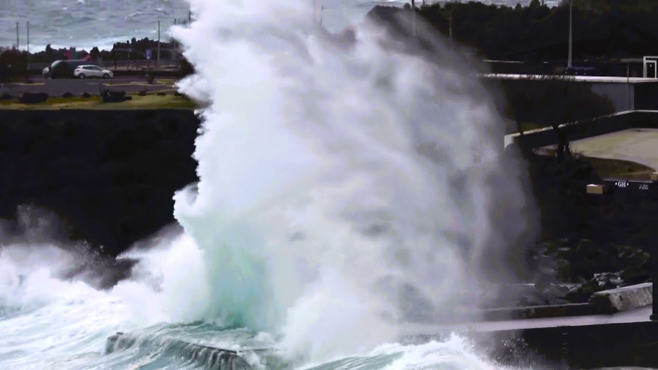 O Mar No Porto Dos Biscoitos - HOJE 16 Março 2025 - Ilha Terceira - Açores