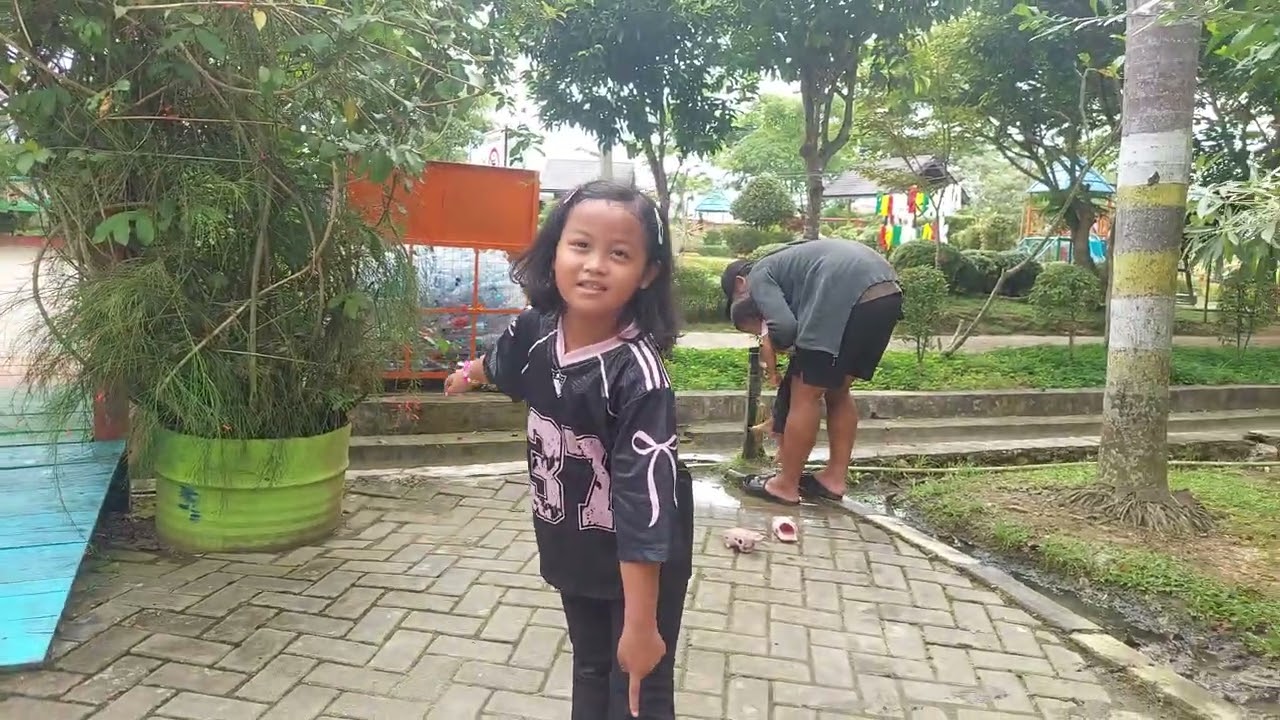 Bermain ditaman adipura part3
