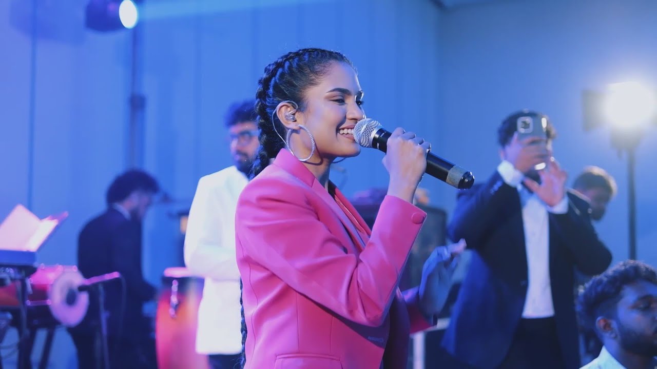 Kanchana Anuradhi Sings “Karakara Bandinna” Live at Our Wedding 💍✨