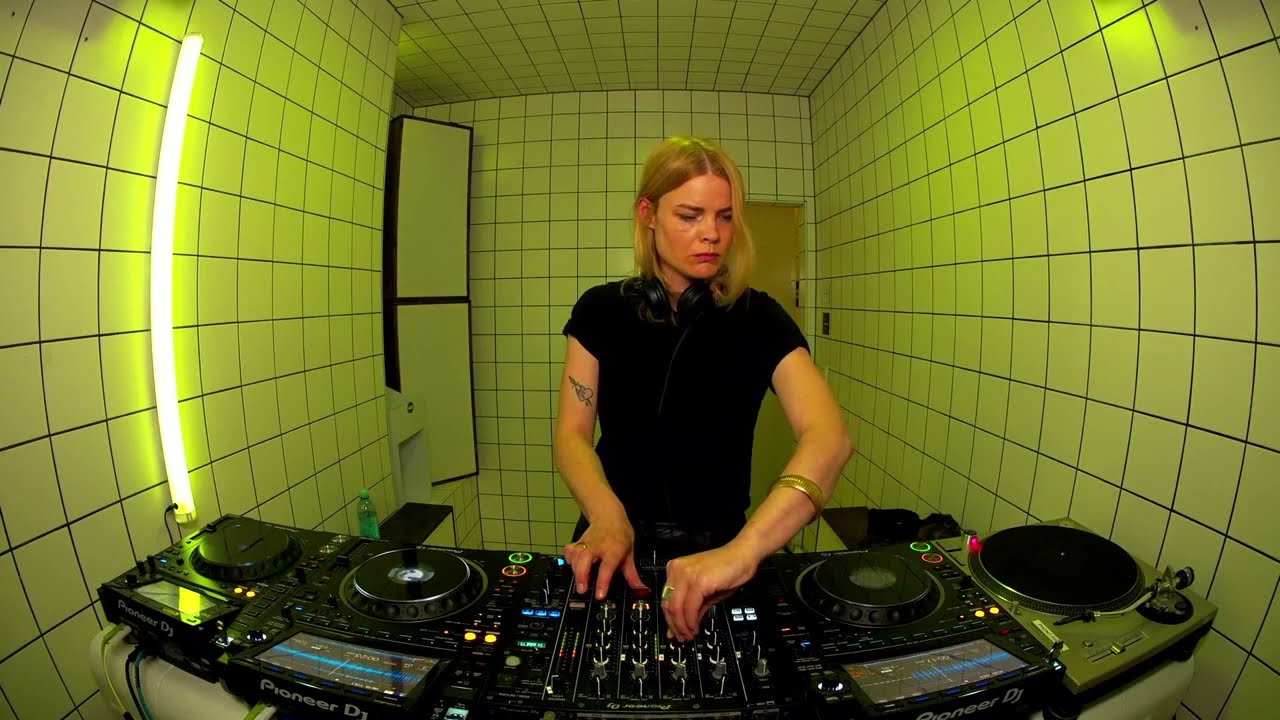 Jennifer Touch | HÖR - Jun 10 / 2023