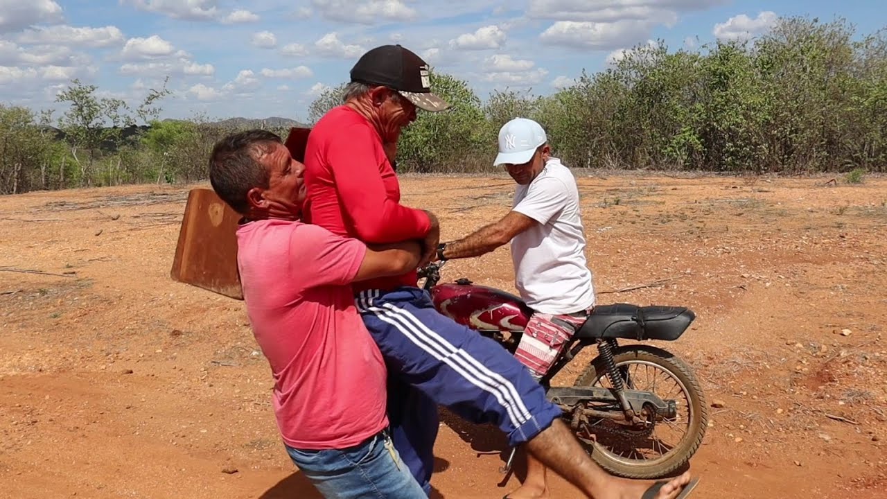 seu Antonio apanha por causa dos meninos