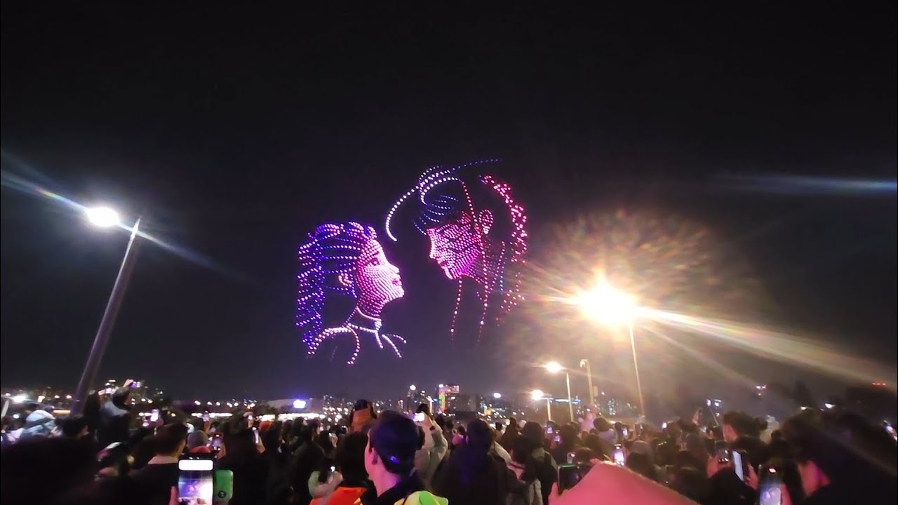 Вчера вечером смотрел KPOP Demon Hunters Drone Light Show 🌃