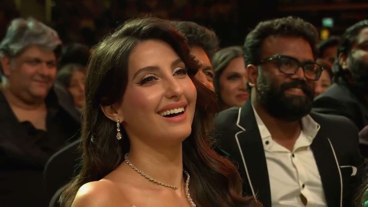 Pure Fun on Stage: Vicky Kaushal Teases Shah Rukh Khan | IIFA Awards 2024