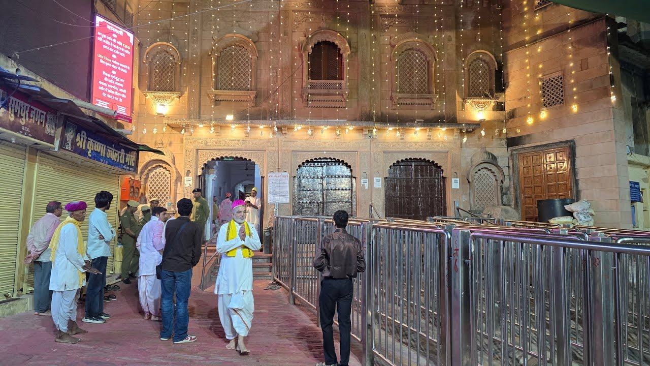 चंद्र ग्रहण पर श्रीनाथजी मंदिर से लाइव ।