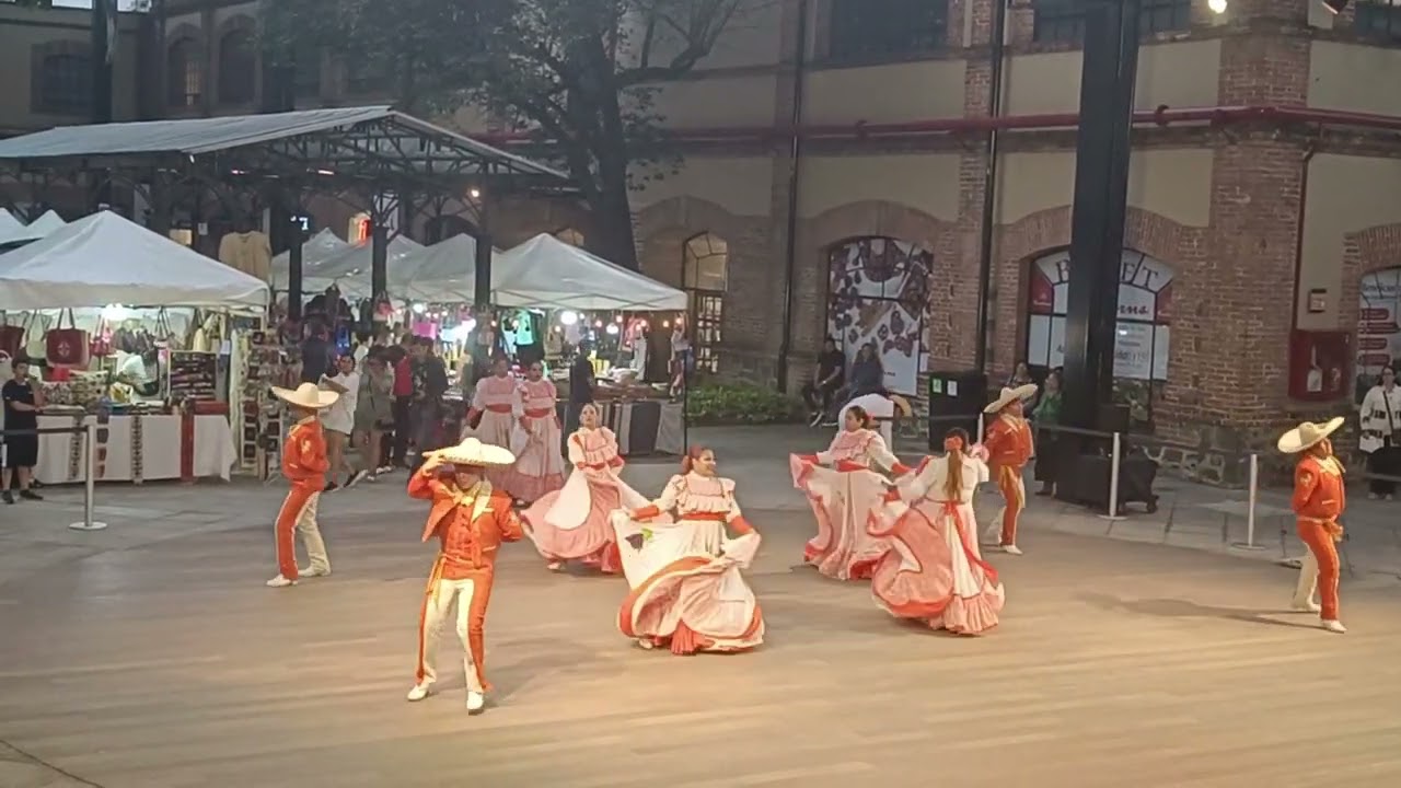ballet Folklorico Xochiquetzal mi lindo Aguascalientes (plaza Loreto)