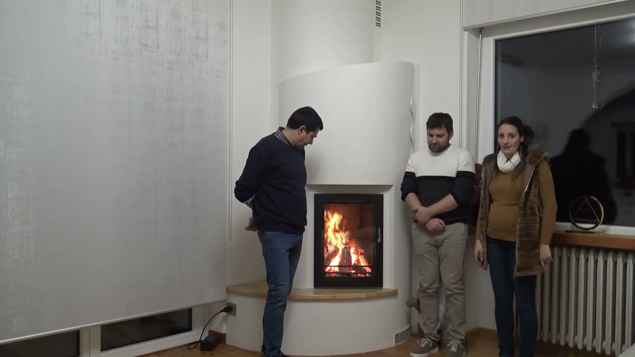 AMODOBIO BIOFIRE stufa ad accumulo con rivestimento in grafite e intonaco. Trontano 2023