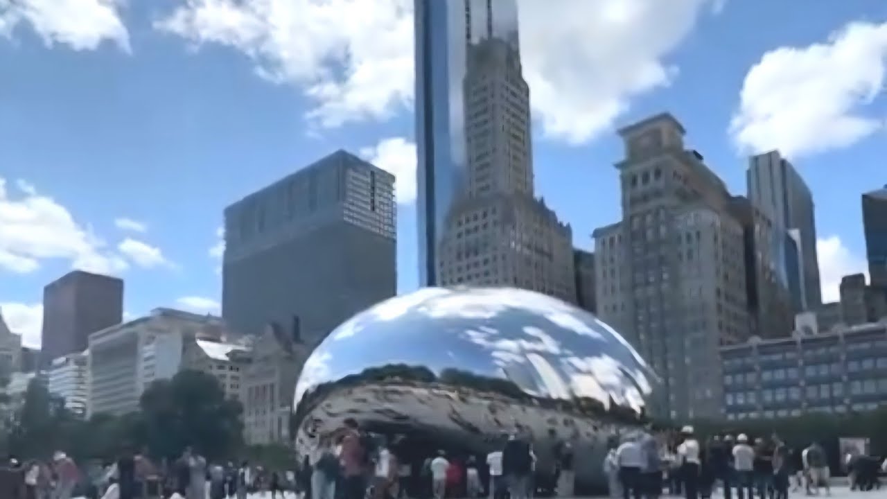 The famous Bean in Chicago/Millennium Park 