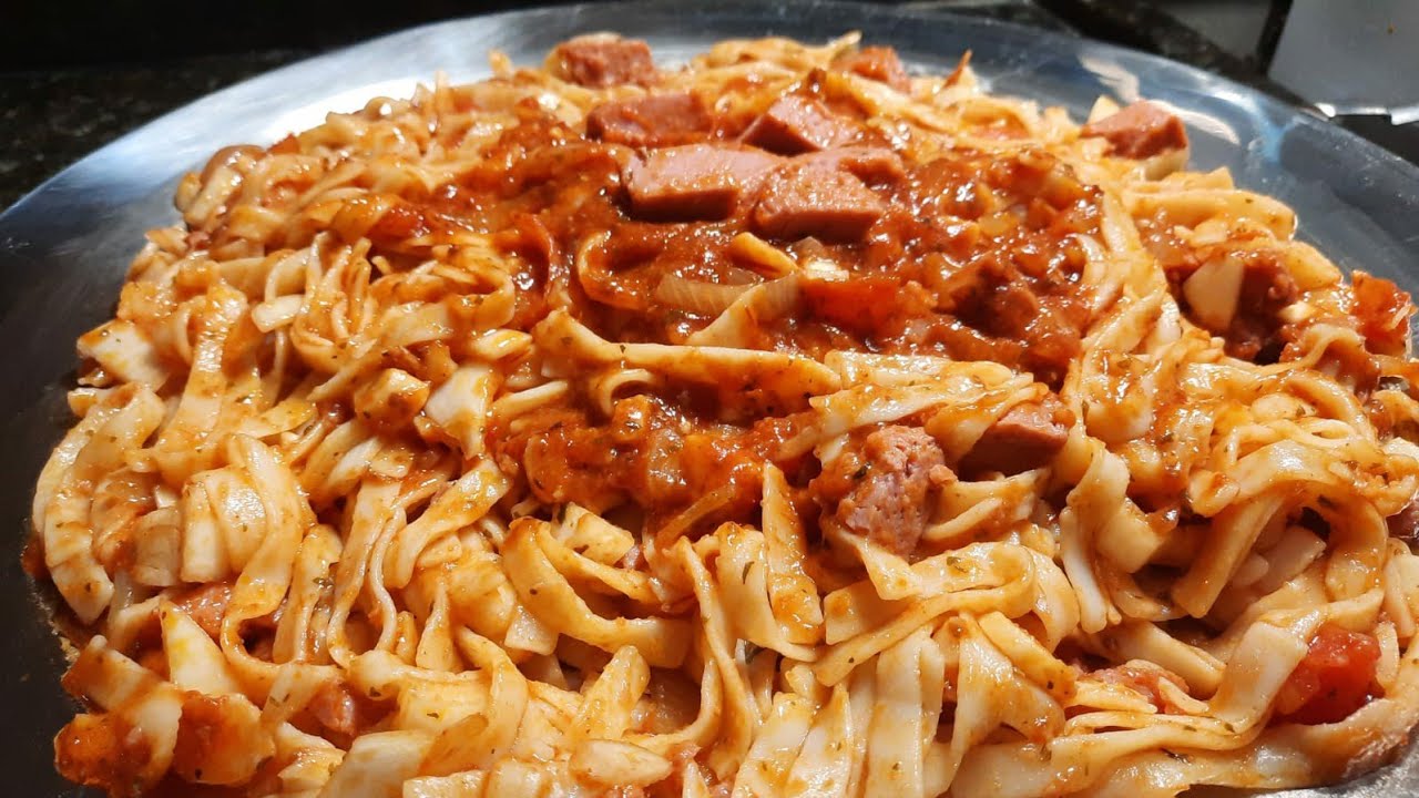 MACARRÃO 🍜 COM KITUT AO MOLHO