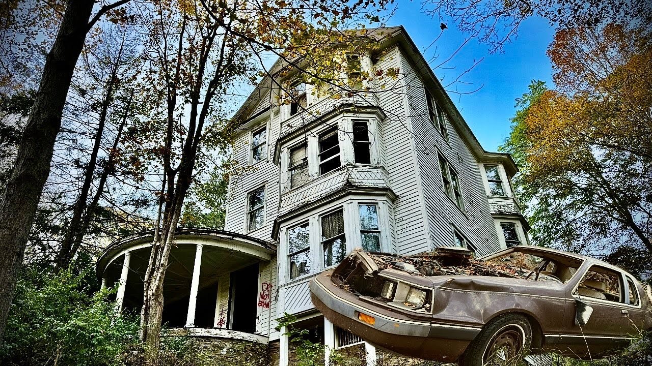 Exploring an Abandoned Mansion: Family Mysteriously Went Missing?
