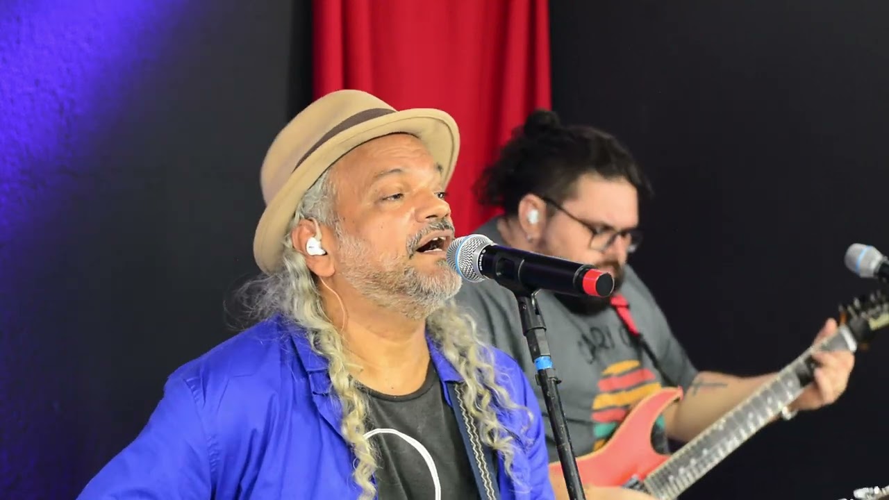 Em Busca dos Homens Salobros - Charles Wellington
