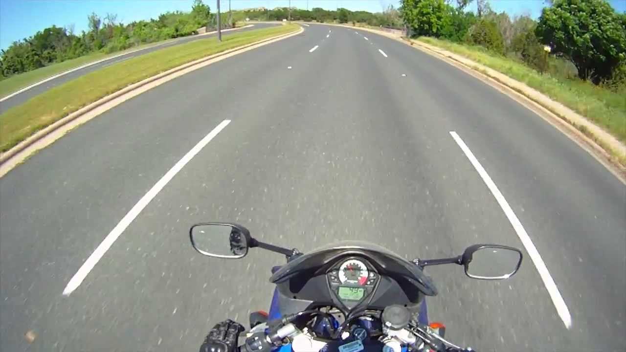 How to Turn a Motorcycle - Counterweight vs Countersteering