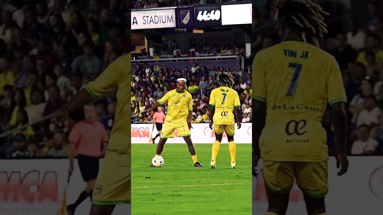 Vinicius Junior X Ronaldinho Ga&uacute;cho #futebol #shorts #viniciusjr #skills #fy