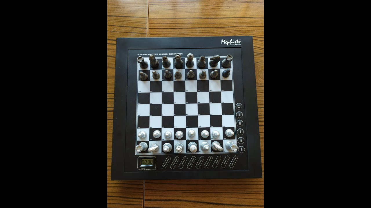 Game against Saitek Kasparov Mephisto Junior Master at level G3 - 30 sec/move