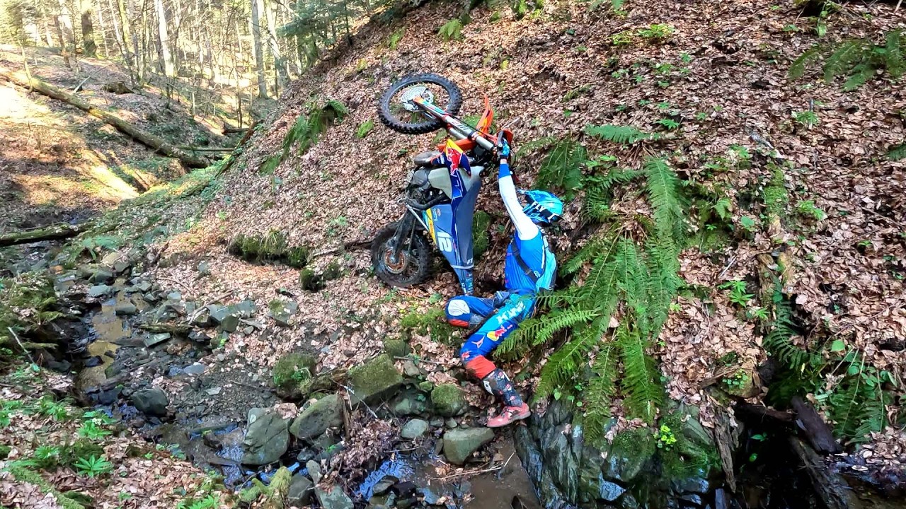 Odkrywanie nowych tras Hard Enduro