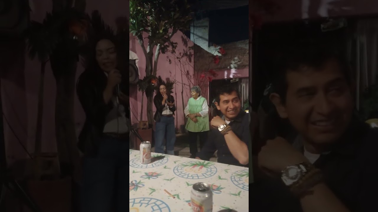 La prima cantando 